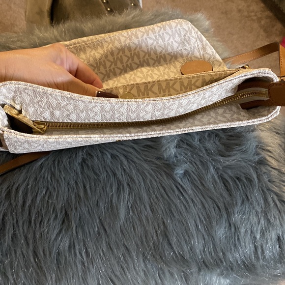 Michael Kors Jet set travel bag size large. Vanilla - Picture 7 of 12